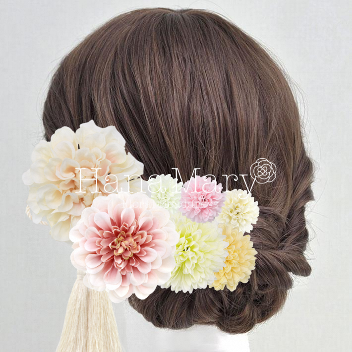 ダリアとマムの淡色アレンジ