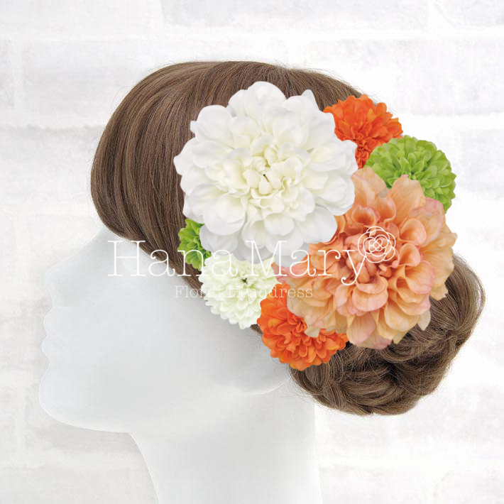 大きなダリアとピンポンマム