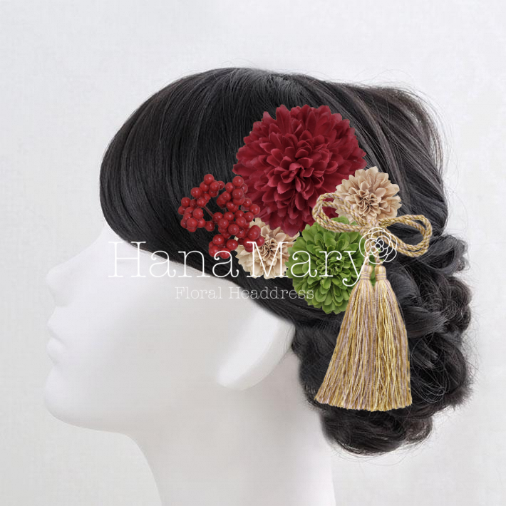 赤 ゴールド 差し色の緑