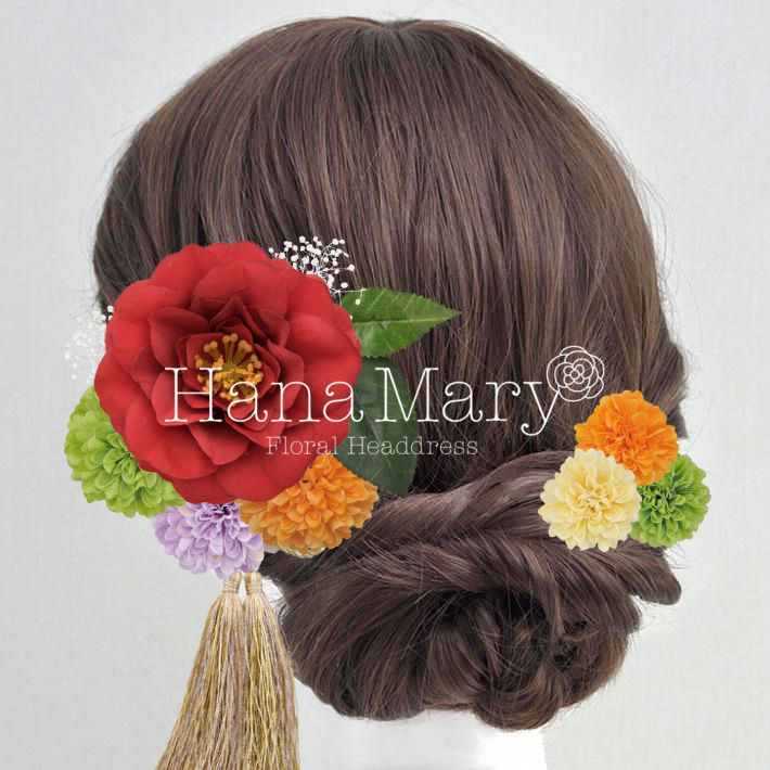 大きな椿とピンポンマム