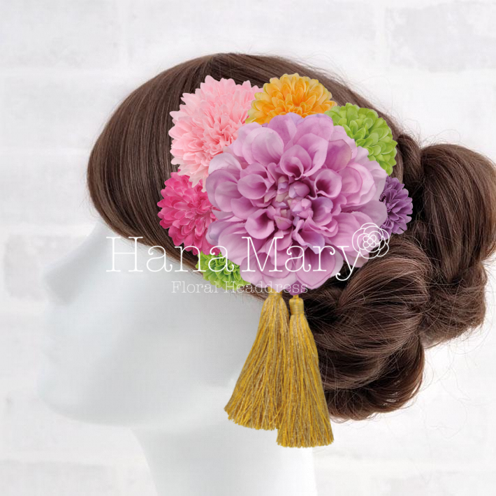 ピンクのダリアと彩りピンポンマム