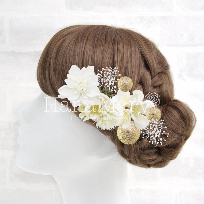 ホワイトゴールドのナチュラル花飾り