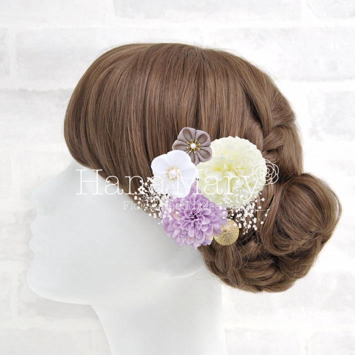 かすみ草と手まりマムのホワイトアレンジ