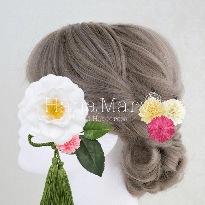 白い椿とピンクのお花