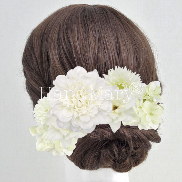 ダリアが主役のホワイトブーケ