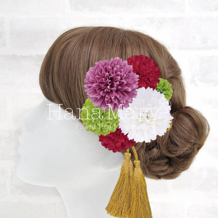 明るめの色合いの着物にワンポイント