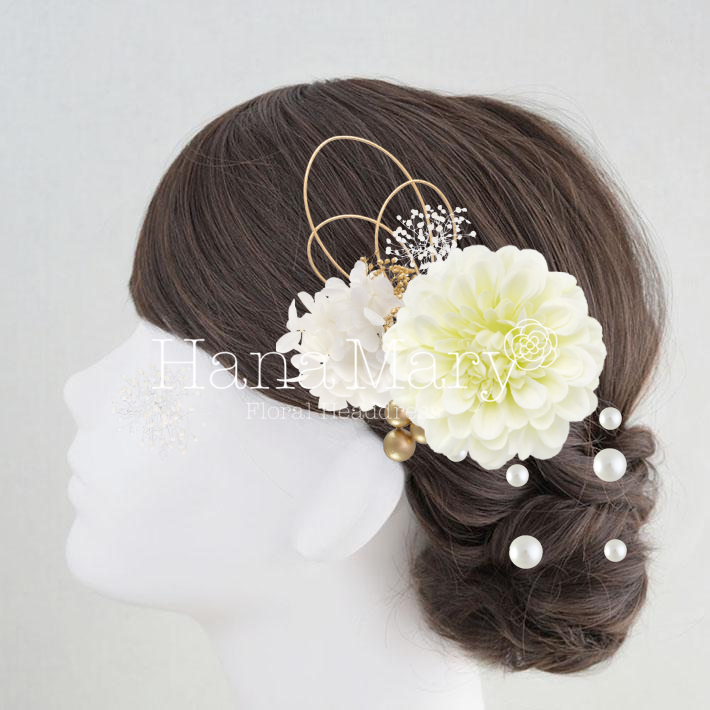 白いジニアと水引の飾り横顔