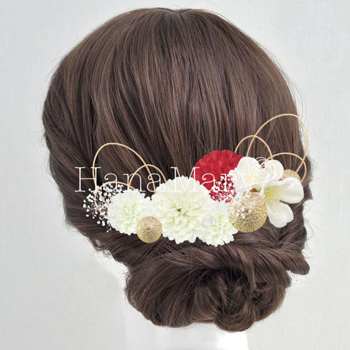 ホワイトゴールドに赤を差し色