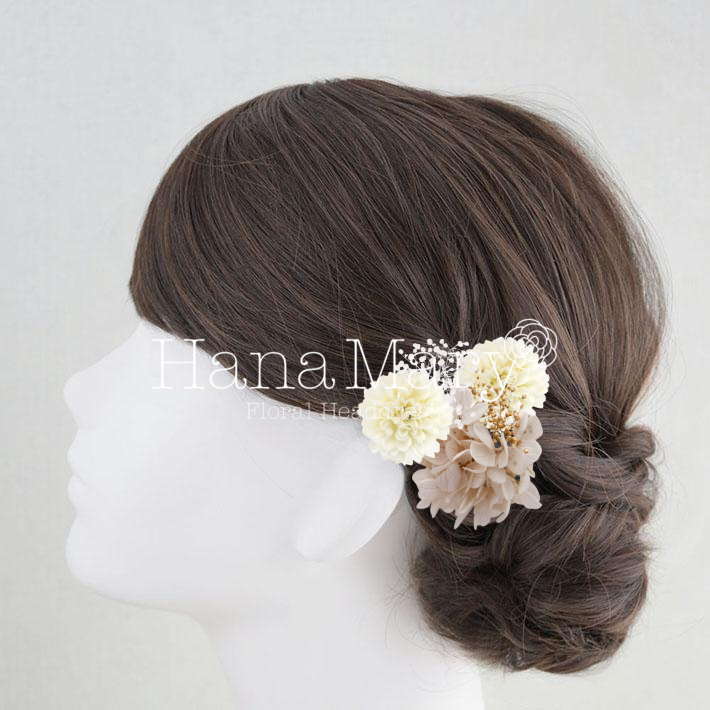 薄ピンクの髪飾り