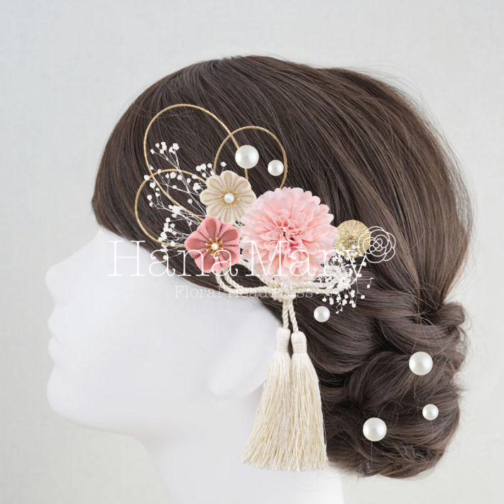 淡いピンクの髪飾り