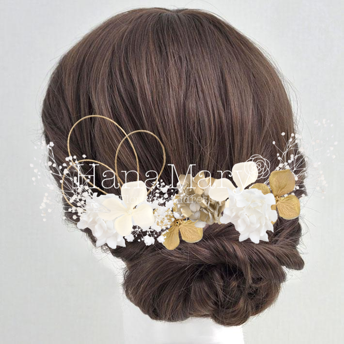 紫陽花を中心としたゴールドアレンジ