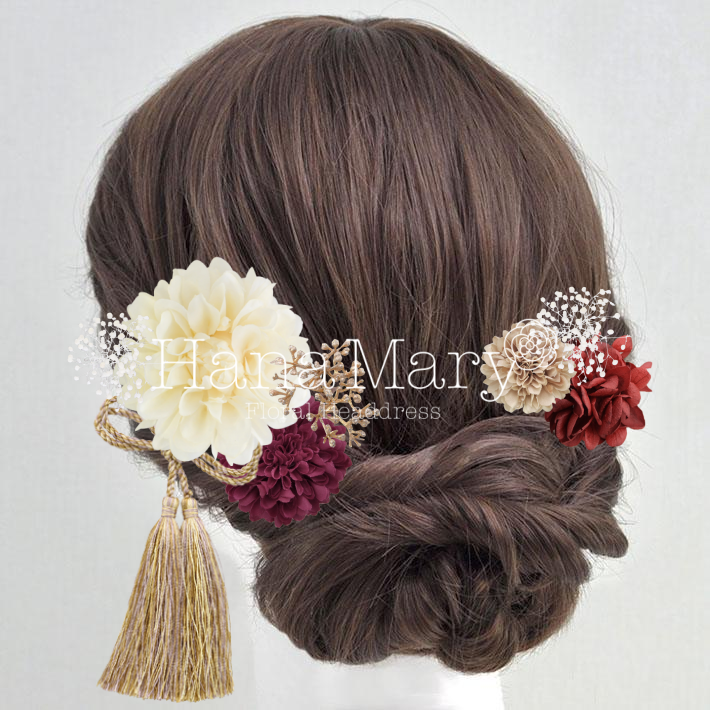 クリームダリアとゴールドタッセル