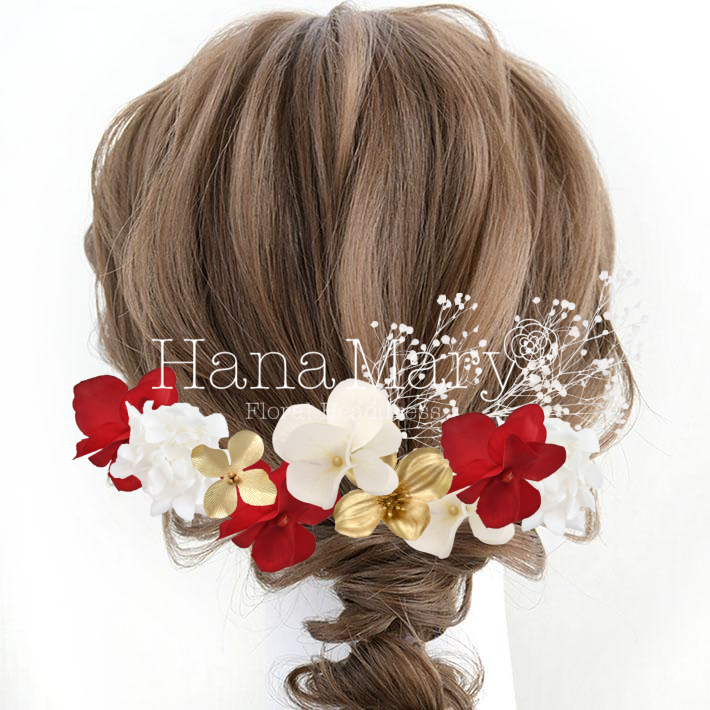 顔周りをパッとさせる赤色で華やかに！