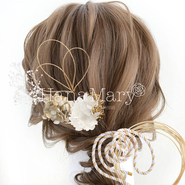 ゴールドアジサイとカスミソウ