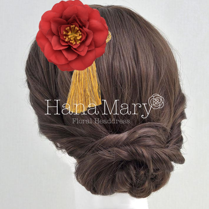 ポニーテールにシンプルな感じで