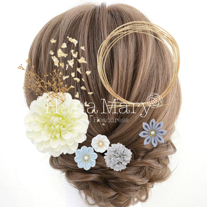 白のジニアと水色　かすみ草あり玉なし