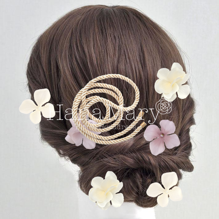 落ち着いたパープルの飾り