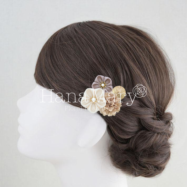 小さいくすみカラーのピンポンマムとつまみ細工