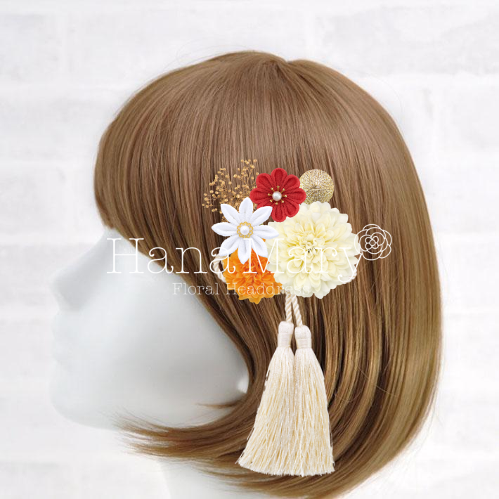 鞠とオレンジ花