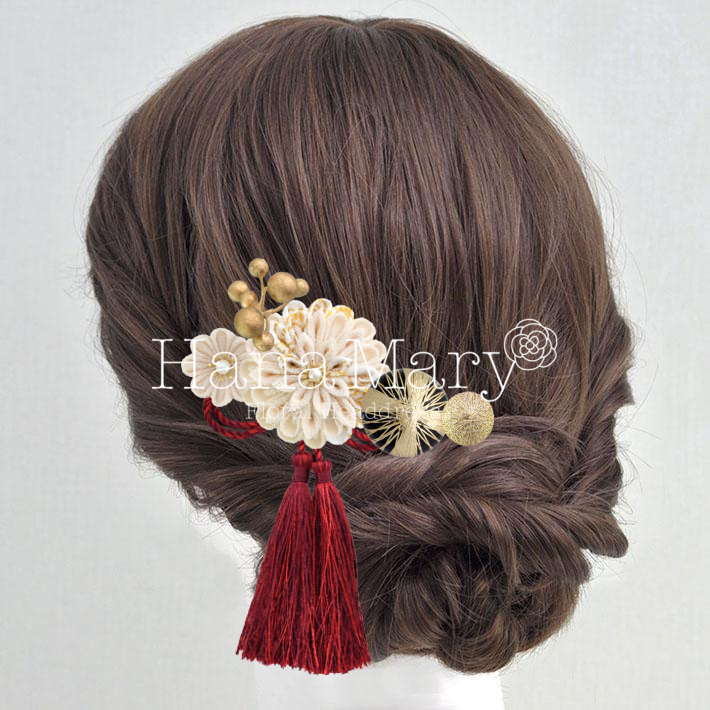 アイボリーに赤と黒