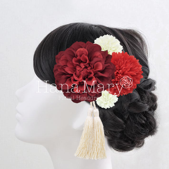 赤いダリアとホワイト