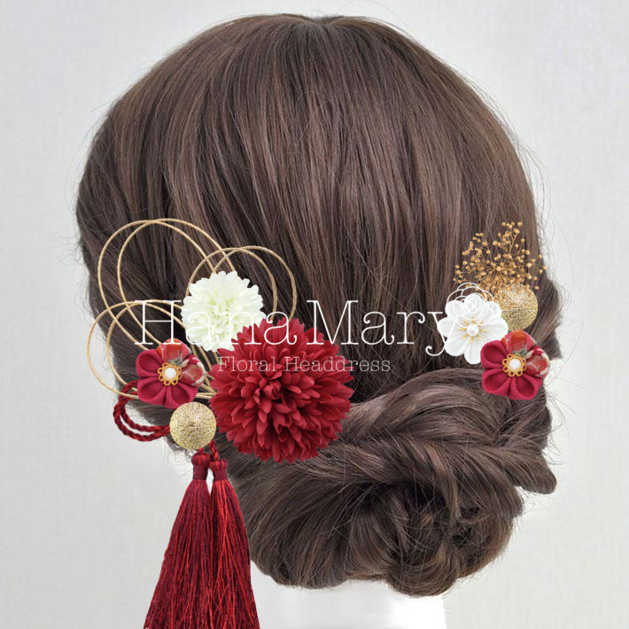 赤い花と房アレンジ