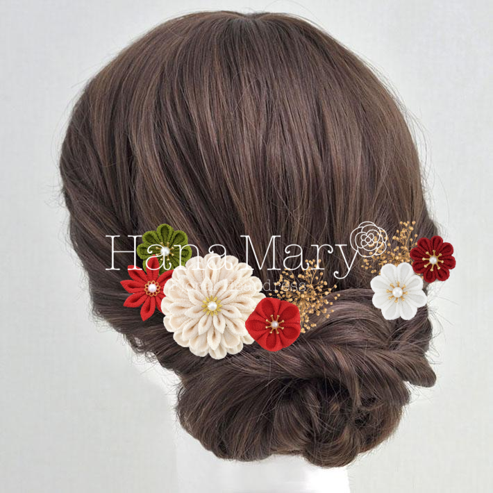 つまみ細工と霞草　赤白メイン