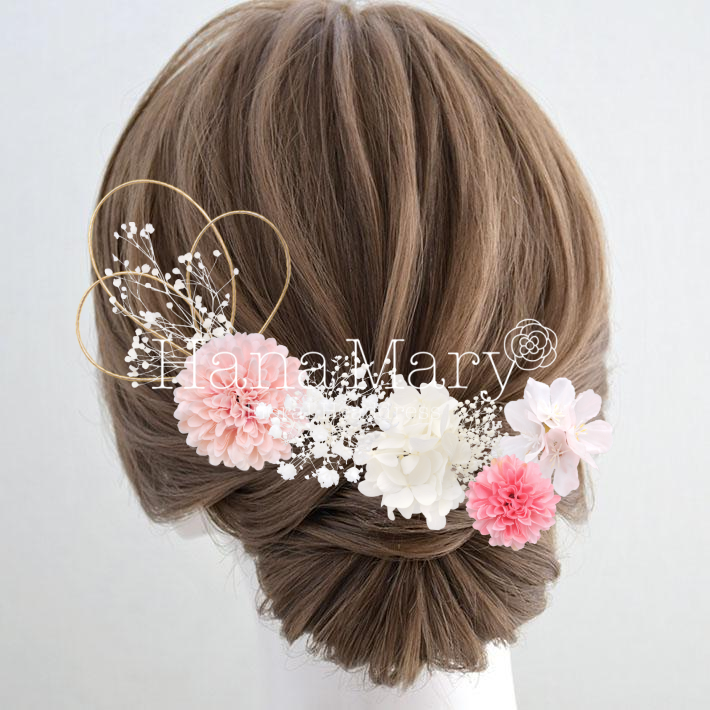 ピンクの小花とカスミソウ