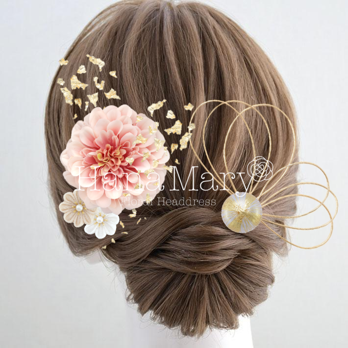 大きなピンクの髪飾り