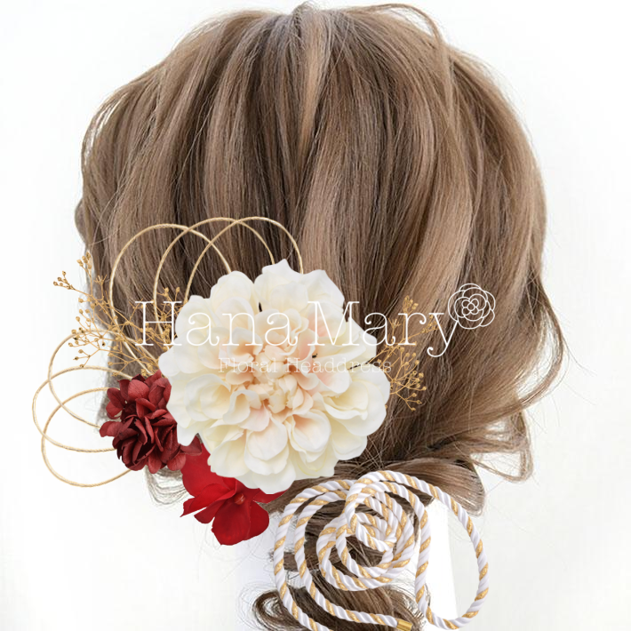 ダリアと赤い小花