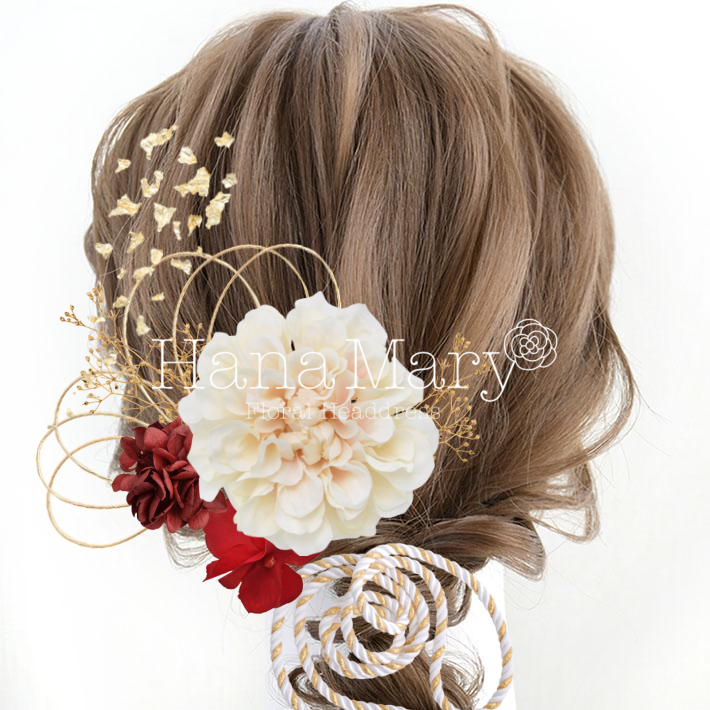 ダリアと赤い小花